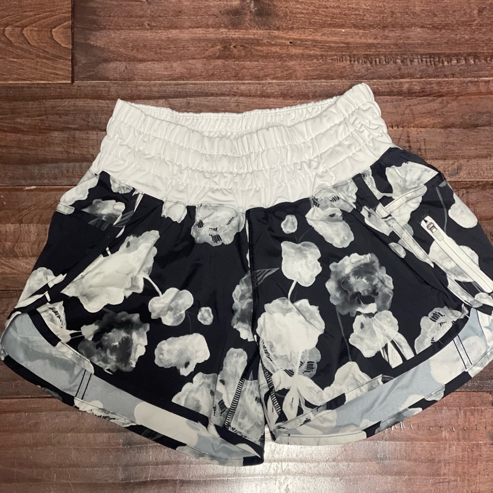 Lululemon Floral Black and White Shorts size 4